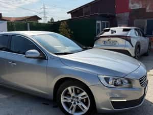 Volvo V60 Plug-in Hybrid Automată 190 HP Diesel — miniatura 3