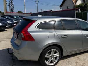 Volvo V60 Plug-in Hybrid Automată 190 HP Diesel — miniatura 4