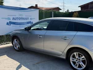 Volvo V60 Plug-in Hybrid Automată 190 HP Diesel — miniatura 6