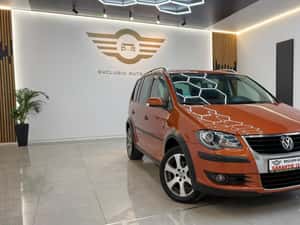 Volkswagen Touran 2009 - 4.490 EUR Cash sau Rate