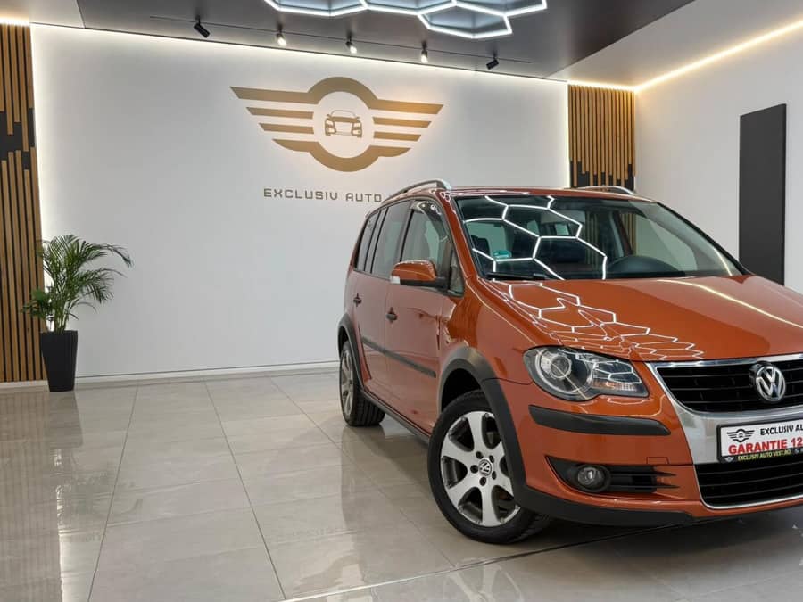 Volkswagen Touran 2009 - 4.490 EUR Cash sau Rate — fotografie 1 din 7