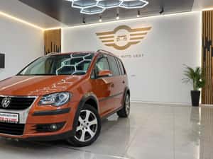 Volkswagen Touran 2009 - 4.490 EUR Cash sau Rate — miniatura 4