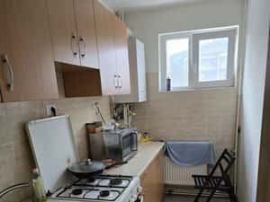 Apartament 4 camere, 3 bai, complet renovat, etaj 2, balcon, sub pretu