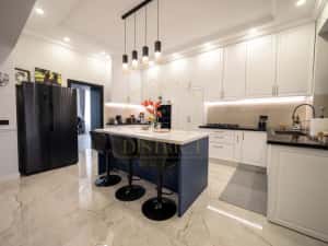 Vilă de LUX cu piscină, 278 mp utili și teren de 1.780 mp I Sag — miniatura 5