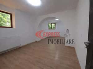 Piata Victoriei, Banu Manta, Centrala