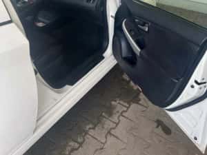 Toyota Prius 2016 – Hibrid + GPL (Autonomie uriașă și consum redus) — miniatura 6