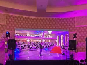 Dj-MC scena podium ecran led sonorizare, schela de lumini, glob — miniatura 5