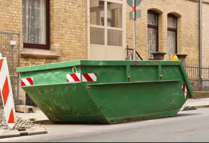 Transport moloz Navodari 1-10t Nisip Pietriș Pamant vegetal galben — fotografie 1 din 4