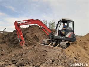 Închiriez bobcat si buldoexcavator miniexcavator