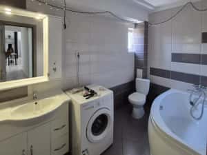 Inchiriez apartament 4 camere centrul istoric — miniatura 7