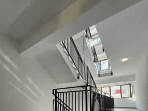 2 camere Metalurgiei Cartier Solar, liber — miniatura 2