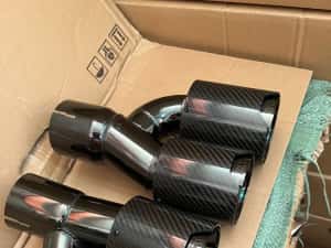 ornamente dedicate BMW G30 G31 tobe Tips Akrapovic black glos sport duble BMW AUDI PORSCHE X5 X6 G30 G20 G05 G06 Mercedes X3 X4 universale auto — miniatura 2