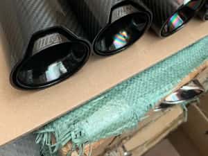 ornamente dedicate BMW G30 G31 tobe Tips Akrapovic black glos sport duble BMW AUDI PORSCHE X5 X6 G30 G20 G05 G06 Mercedes X3 X4 universale auto — miniatura 6