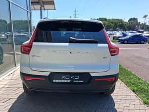 Auto DEMO - VOLVO XC40 ULTRA DARK B4 (P) AT7 FWD — miniatura 7