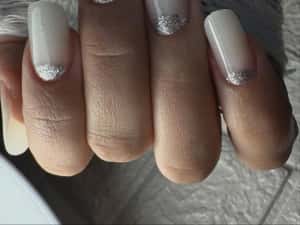 Stilist protezist . Aplic unghii cu gel PLOIESTI CARTIE VEST — miniatura 3