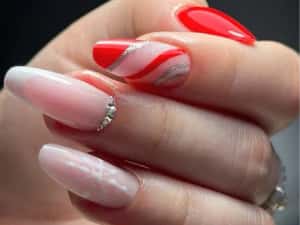 Stilist protezist . Aplic unghii cu gel PLOIESTI CARTIE VEST — miniatura 4