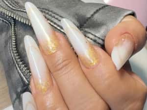 Stilist protezist . Aplic unghii cu gel PLOIESTI CARTIE VEST — miniatura 6