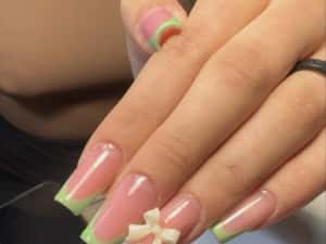 Stilist protezist . Aplic unghii cu gel PLOIESTI CARTIE VEST — miniatura 7