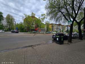 Dacia - statia Columnei, 3 camere decomandat la bulevard, liber — miniatura 1