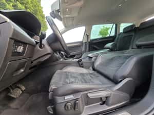 Volkswagen Passat Variant 2.0tdi 150cp Dsg HighLine Virtual Cockpit/Navi/Matrix/Faruri IQ Led/Distronic/Piele/Incalzire in scaune — miniatura 6