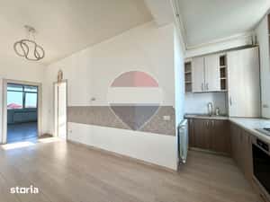Apartament cu 3 camere de vanzare bloc caramida Cumpana intrare — miniatura 4