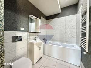 Apartament cu 3 camere de vanzare bloc caramida Cumpana intrare — miniatura 6