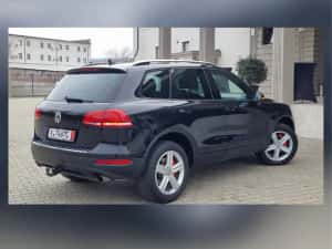 Vw Touareg facelift 3.0 Diesel 245 cp / perne aer , distronic +toate functiile de asistenta — miniatura 3