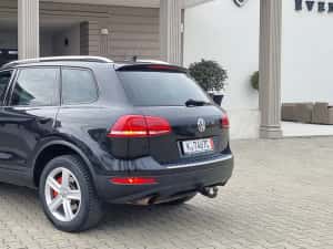 Vw Touareg facelift 3.0 Diesel 245 cp / perne aer , distronic +toate functiile de asistenta — miniatura 5