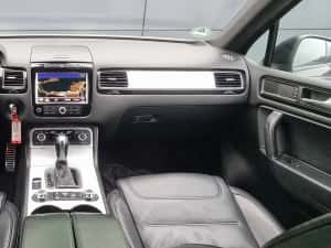 Vw Touareg facelift 3.0 Diesel 245 cp / perne aer , distronic +toate functiile de asistenta — miniatura 7