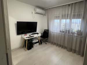 3 decomandate Valea Roșie centrală mobilat 4/4 acoperiș pod — miniatura 5