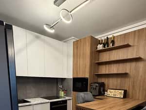 Apartament 3 camere cu 2 băi și loc de parcare disponibil