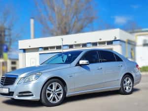 Mercedes-Benz E 220 cu garantie motor pana in 2027 — miniatura 4