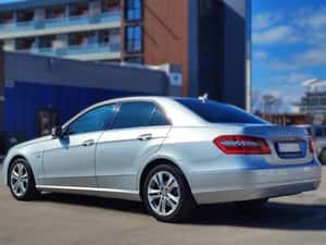 Mercedes-Benz E 220 cu garantie motor pana in 2027 — miniatura 5