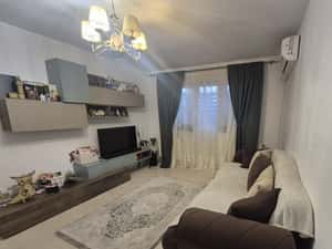 Vand apartament 3 camere semidecomandat — miniatura 1
