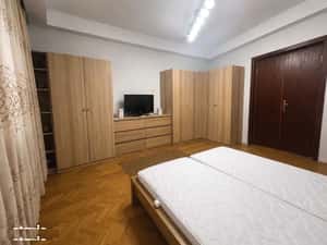 Inchiriez apartament 3 camere in vila, zona Doamna Ghica