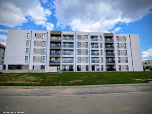 Apartament 2 Camere Decomandate Finisat Modern | Bloc cu Lift și Parc. — miniatura 1