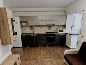 Apartament cu dormitor separat, 37 mp, Floresti