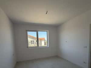DEZVOLTATOR, 3 CAMERE LA ASFALT, GIROC — miniatura 6