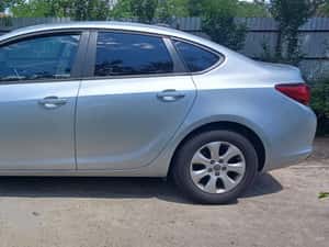 Opel Astra Manuală 148 HP Diesel — miniatura 4