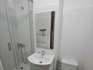 Garsonieră spațioasă, mobilată, lângă parcuri și școli — miniatura 6