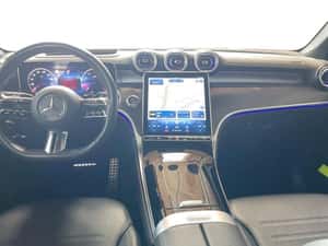 Mercedes-Benz GLC 300 SUV cu dotări premium — miniatura 5