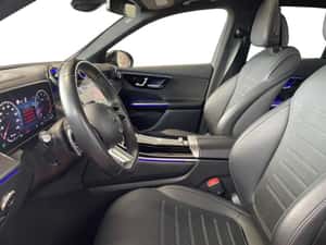 Mercedes-Benz GLC 300 SUV cu dotări premium — miniatura 6
