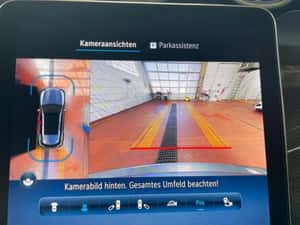 Mercedes-Benz GLC 300 SUV cu dotări premium — miniatura 7