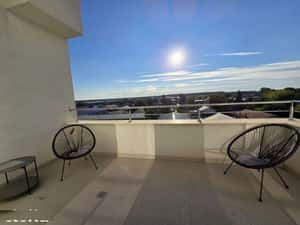 Penthouse de inchiriat - 3 camere, 2 bai, 2 terase - Tunari — miniatura 1