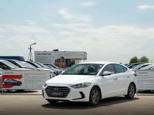 Hyundai Elantra Manuală 128 HP Benzină