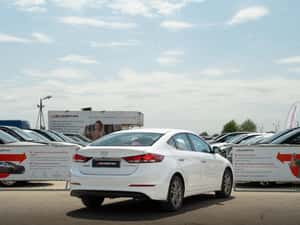 Hyundai Elantra Manuală 128 HP Benzină — miniatura 3