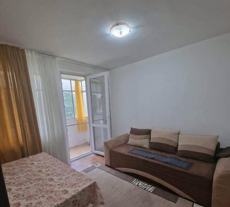 De vanzare apartament cu 2 camere si balcon, etajul 1 — fotografie 1 din 6