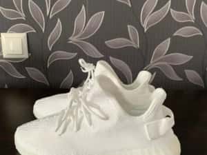 Yeezy 350 noi cu eticheta — miniatura 3