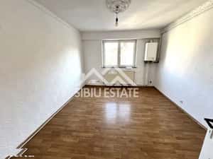 Garsoniera Sibiu, etaj 3, zona Compa — miniatura 1