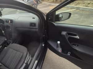 Volkswagen Polo 2015, 182600 km, Negru, 4200 EUR — miniatura 4